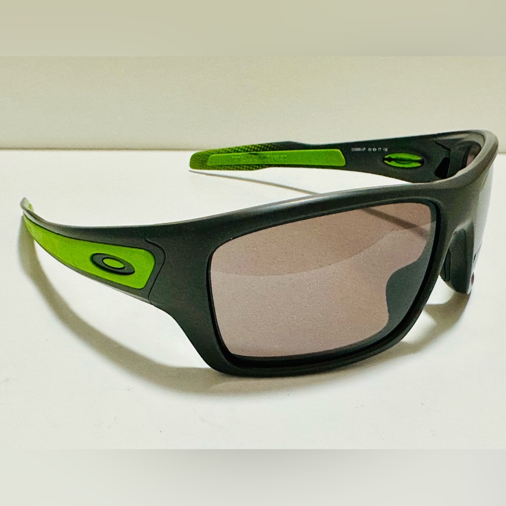 Brand New Oakley Turbine Sunglasses Matte Grey/Lime & Polarized Daily Prizm lens